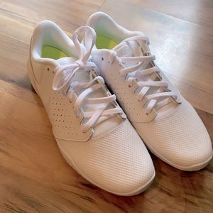 Nike Cheer Shoes 6.5 never worn!
